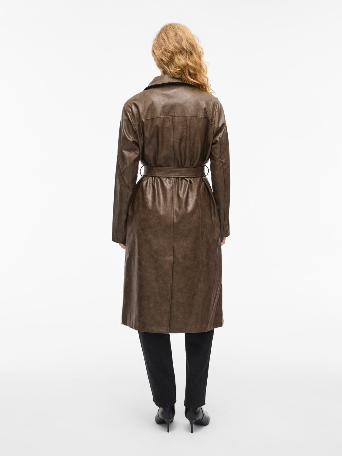 model_shot-back